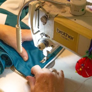 Taller - Aprende a arreglar ropa de niños